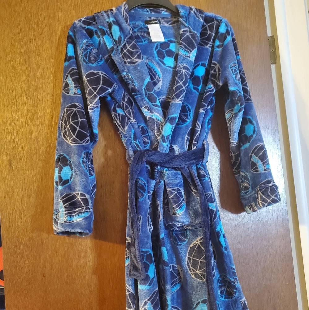 Super soft sports robe, size 12/14 youth - Picture 1 of 3
